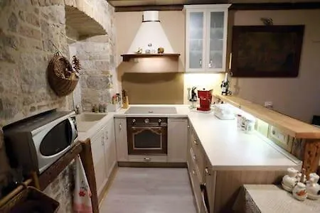 Old Center Rustic Stone House Pikela Apartman