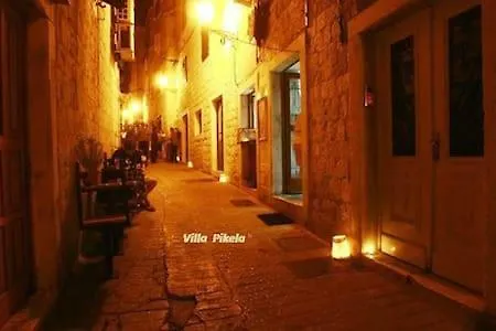 Old Center Rustic Stone House Pikela Apartman