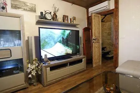 Old Center Rustic Stone House Pikela Split