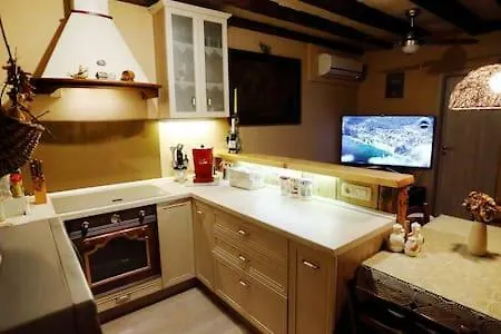Old Center Rustic Stone House Pikela