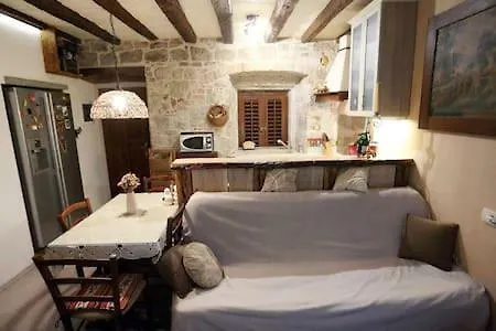 Old Center Rustic Stone House Pikela * Split